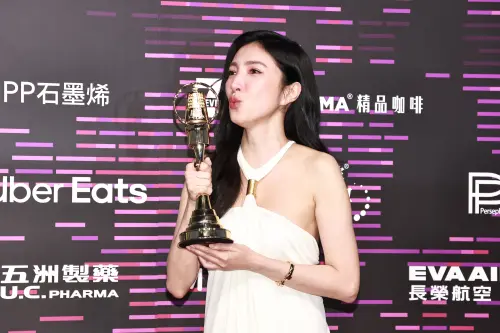 楊謹華得視后「穿布鞋上台」被拍！爆沒想到會拿獎　高跟鞋早脫掉
