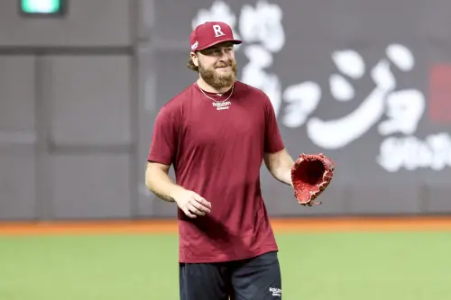 ▲樂天桃猿洋投波賽樂即便無法參與台灣大賽，昨日仍一如往常，跑到外野參與練習。（圖／樂天桃猿提供）