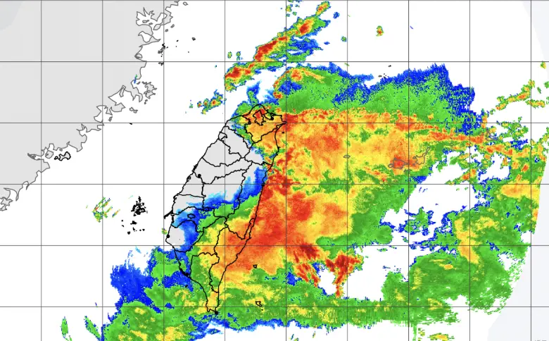 ▲東北季風、風神颱風出現共伴效應，台灣東側不斷有對流移入，北部、宜花東降雨相當明顯。（圖／中央氣象署cwa.gov.tw）