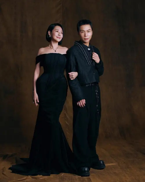 ▲小S（左）、派翠克一起獲得金鐘獎綜藝節目主持人獎。（圖／小S 徐熙娣 臉書）