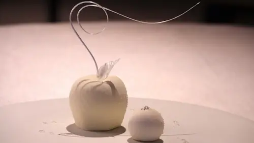 ▲餐會將推出六道料理與一道甜點，並搭配六款精選佐餐酒，其中更包含餐廳招牌甜點「Pommes d’amour愛之蘋果」。（圖／漢來美食提供）