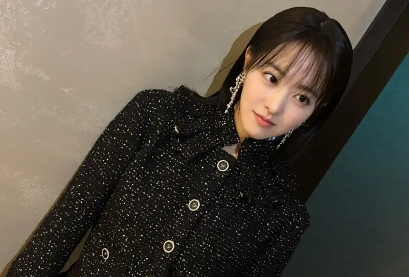 ▲韓國乳癌防治活動再爆爭議，韓媒爆料朴寶英去年出席活動時，因沒穿絲襪遭禁走紅毯，連照片都被裁掉只剩上半身。（圖／朴寶英IG@boyoung0212_official）