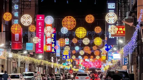 ▲鹿港老街每年6月「鹿港慶端陽」活動，小鎮光影藝術節讓這個百年小鎮被點亮。（圖／彰化縣政府）