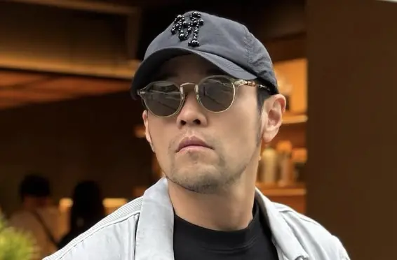 ▲周杰倫（如圖）今天公開新歌MV片段，表示跟另一位音樂人撞概念，讓他直呼：「傷腦筋耶」，就有眼尖粉絲發現，泰勒絲新歌MV與周杰倫發出的片段相似，大膽推測撞靈感的對象就是泰勒絲。（圖／翻攝自IG jaychou）