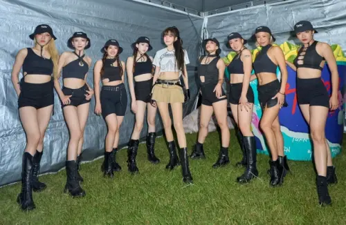 ▲50歲謝金燕驚人狀態曝！炸出超狂腹肌　粉絲敲碗：多接活動上班。（圖／JeannieHsieh謝金燕___bbb FB）