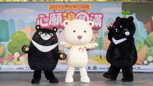 ▲2025世界安寧日公益路跑「心願追圓滿」-器捐病主中心首度發表的小麥熊，網友票選人氣王的高雄熊、健康黑寶，三熊首度合體。（圖／翻攝畫面）