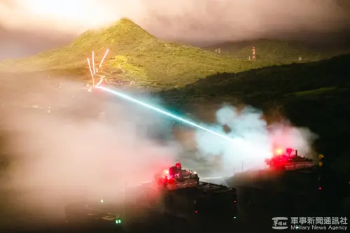 A mechanized infantry unit of the Army is conducting a course evaluation. (MNA)