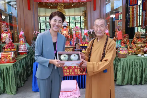 ▲許淑華表示，華嚴萬神嘉年華不僅是宗教盛事，更是凝聚地方文化、促進觀光發展的重要推手。（圖／大華嚴寺提供）