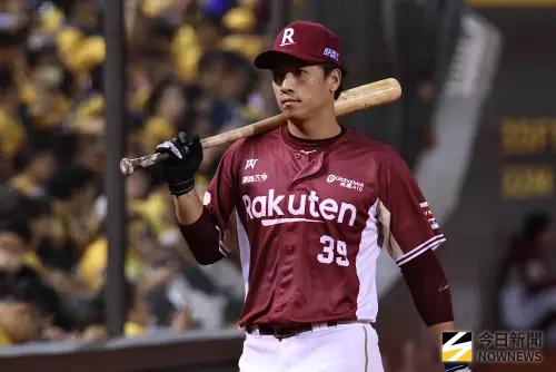 ▲樂天桃猿林立在台灣大賽G1就敲出首局首打席全壘打。（圖／記者朱永強攝 ,2025.10.19）