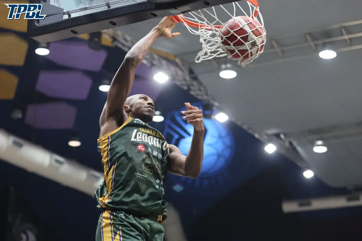 ▲克羅馬在新賽季首戰就拿下大三元，全場攻下30分，外帶10籃板、13助攻，率隊以104：83賞給夢想家三連敗。（圖／TPBL提供）