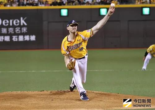 ▲中信兄弟李博登開局就挨轟，被林立敲出首局首打席全壘打。（圖／記者朱永強攝 ,2025.10.19）