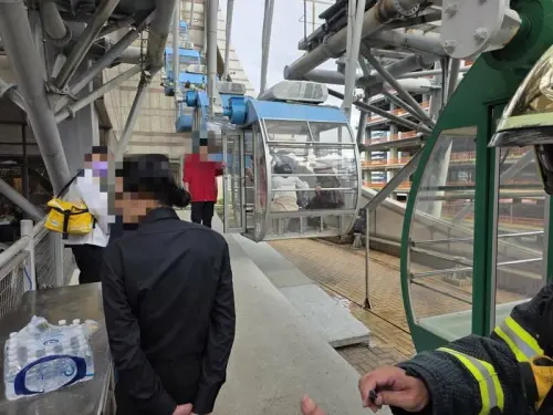 北市美麗華摩天輪突故障　 30名遊客卡百米空中逾40分鐘
