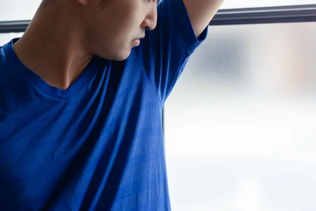 ▲原PO表示，來台灣出差的韓國上班族覺得，公共場所都是汗臭味，根本無法逛街。（示意圖／翻攝自photoAC）