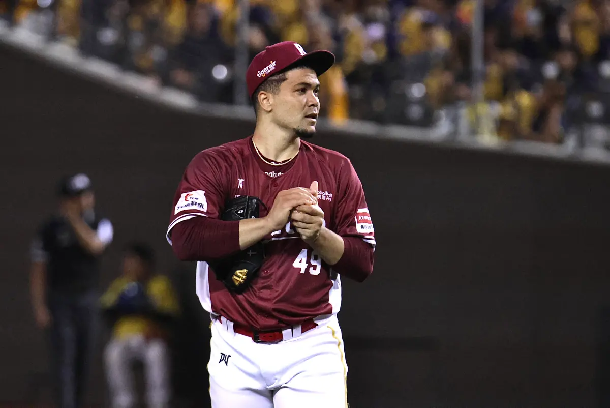 ▲中華職棒36年台灣大賽G2今（19）日持續在臺北大巨蛋進行，中信兄弟在第7局終於「破蛋」，樂天桃猿洋投威能帝暴投送上大禮。（圖／記者朱永強攝）