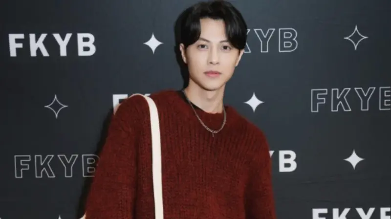 ▲藝人王子（如圖）才剛奪下金鐘獎，昨（18）日擔任包包品牌一日店長、宣布展店，現場還跟粉絲玩起遊戲，放送親自私密錄音寵粉。（圖／FKYB 提供）