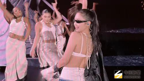 ▲Jennie辣裝現身勁歌熱舞，帶動氣氛全場HIGH爆。（圖／讀者提供）
