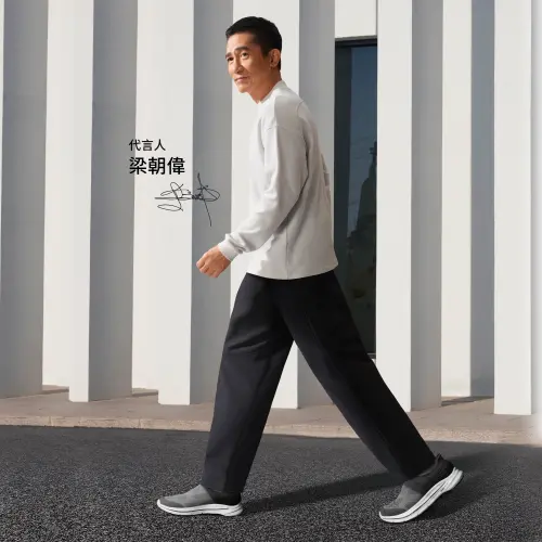 ▲Skechers今年邀請找來影帝梁朝偉，擔任亞太區品牌代言人。（圖／Skechers提供）