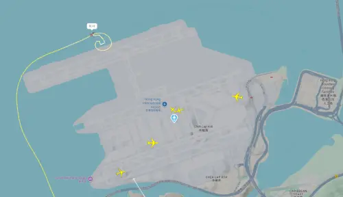 ▲香港國際機場20日凌晨發生事故並造成人員失蹤，當局出動直升機搜救。（圖片來源：Flightradar24.com）