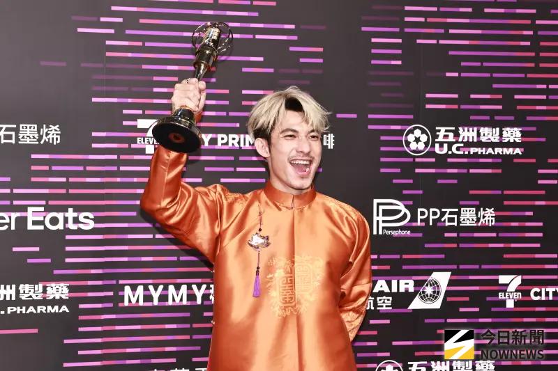 連炳發奪金鐘影帝霸氣承諾！10萬元分半捐移工　楊一展跟進做公益