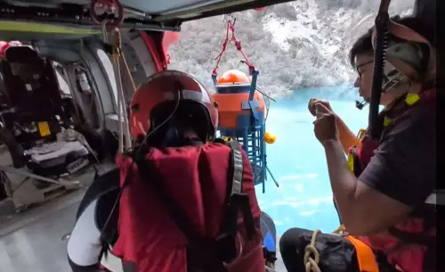 ▲馬太鞍堰塞湖監測增添利器，日本投入式水位計投放啟用。（圖／空勤總隊）