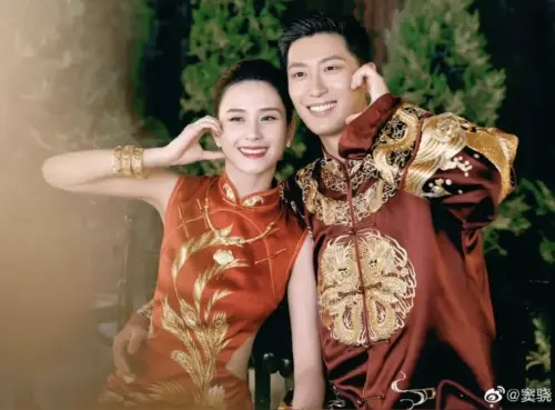 ▲何超蓮（左）與竇驍（右）結婚2年多，感情穩定。（圖／翻攝自微博）