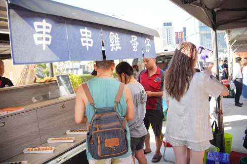 ▲活動現場聚集超人氣的胖卡美食車，從經典鹹食、異國風味到甜點飲品，香氣四溢、選擇豐富。（圖／主辦單位提供）