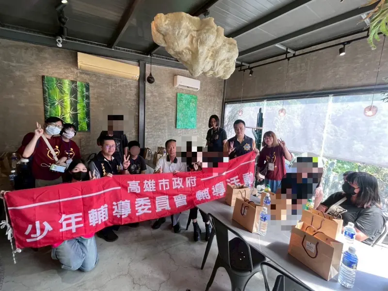 ▲ 高市警局少年隊及少年輔導委員會(下稱少年隊、少輔會)結合肉肉栽培研究所-多肉植物生態園區於辦理「多肉x撸貓 少年療癒小旅行」輔導活動。（圖／高市少年隊提供）