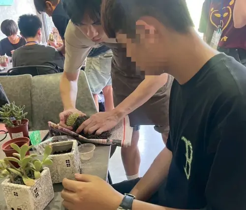 ▲ 活動過程中也帶領少年進行多肉植栽DIY、製作專屬作品。（圖／高市少年隊提供）