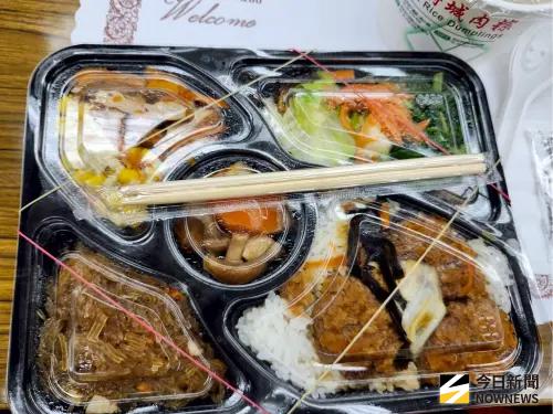 影／鄭麗文回娘家訪藍委！便當會菜色曝　傅崐萁：升級到1個120元
