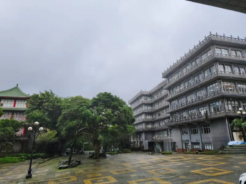 ▲文大宣布，陽明山校區今（20日）三點後停課，明(21)日全校改採遠距教學。（圖 / 讀者提供）