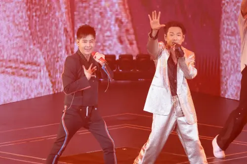 林志穎娃娃臉合體杜德偉開唱！凍齡男神扮大叔　苦勸少女早點回家
