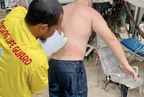 泰國普吉海灘驚現水母侵襲潮！多名旅客被螫送醫　救生員緊急應對
