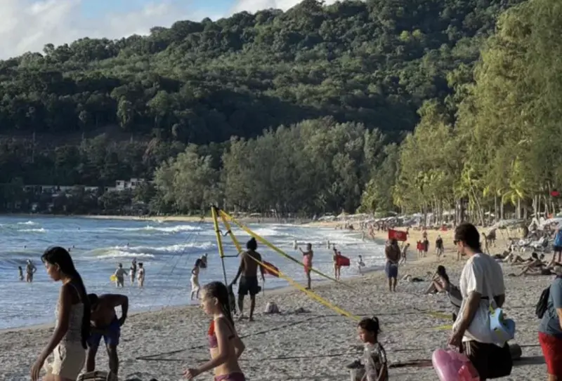 ▲外籍遊客在泰國普吉島吸食大麻後出現脫序行為，引發觀光業者憂心。（圖／翻攝自Bangkok Post）