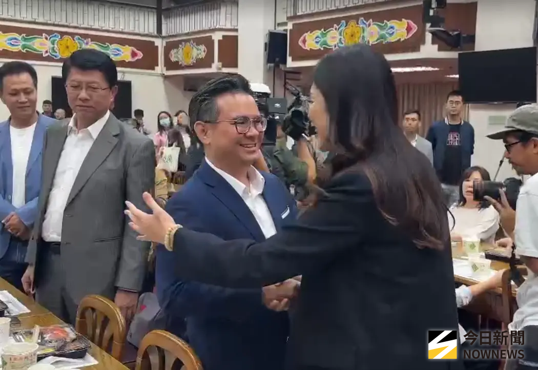 與黃健豪擁抱大和解！鄭麗文回娘家 40多名藍委現身力挺給足面子