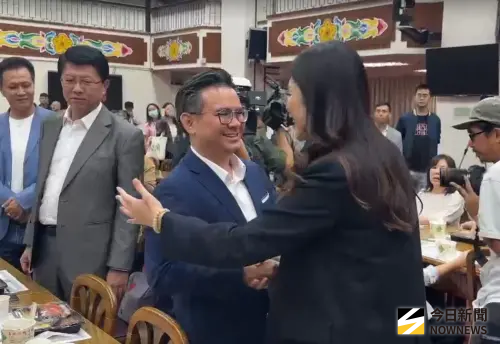 與黃健豪擁抱大和解！鄭麗文回娘家　40多名藍委現身力挺給足面子
