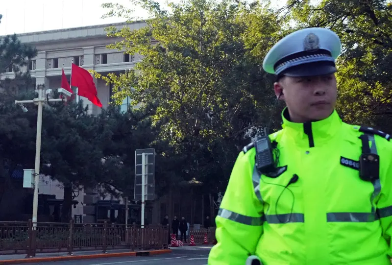 ▲中共四中全會，本週一至週四在北京召開，圖為20日開幕當天，北京街頭的維安戒備。（圖／美聯社／達志影像）