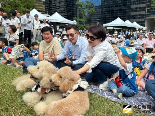 ▲台中市民野餐日11/2登場，盧秀燕邀大家享受草地閱讀野餐樂趣，也不要忘了攜帶家中寵物同樂，（圖／記者金武鳳攝，2025.10.20)