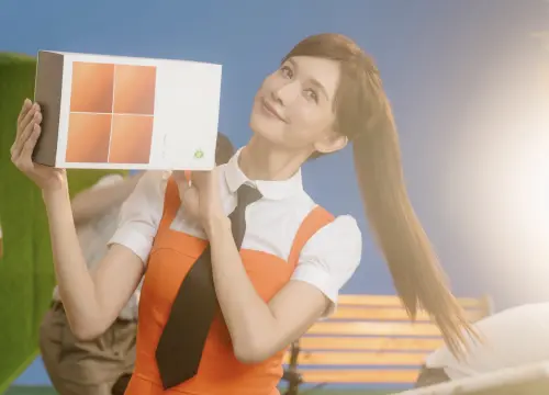 ▲林志玲（中）在最新廣告裡的演出，立刻成為觀眾討論的話題。（圖／田原香滴雞精提供）