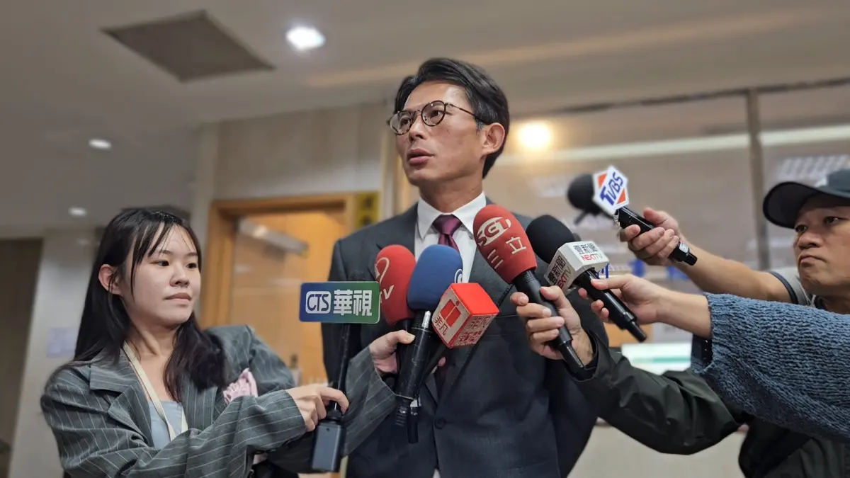 ▲黃國昌因民眾黨「走讀案」首度以被告身分到案說明，歷經1個多小時開庭，訊後請回。（圖／記者劉松霖攝）