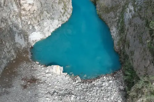 ▲燕子口堰塞湖推估迴水長度為2,300公尺，湖水面積為10.5公頃，目前由成大防災研究中心團隊與林業保育署同仁持續進行監測。（圖／花蓮分署提供）