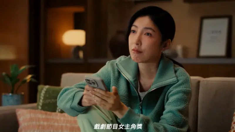 ▲楊謹華在第60屆金鐘獎奪下戲劇節目最佳女主角，Uber Eats因「神預言廣告」引起熱烈討論，趁勢推出慶功活動，只要在App輸入優惠序號「影后點得到」可享最低6折起外送／外帶優惠。（圖／翻攝自「Uber Eats」YT）