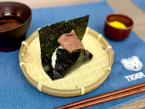 ▲不用出國就能在台灣吃到，東京最古老「淺草宿六飯糰」廚藝教室還能報名。（圖／記者蕭涵云攝）