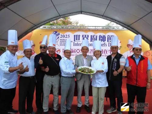▲首屆世界廚師節亞洲慈善餐會今日在埔里牛耳藝術渡假村舉辦，來自亞洲11國廚師齊聚交流廚藝，並宴請弱勢團體。（圖／記者金武鳳攝，2025.10.20)