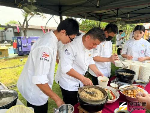▲亞洲慈善餐會南投首辦，來自11國大廚齊聚展廚藝，並宴請弱勢團體品嚐各位美食，以料理傳愛。（圖／記者金武鳳攝，2025.10.20)