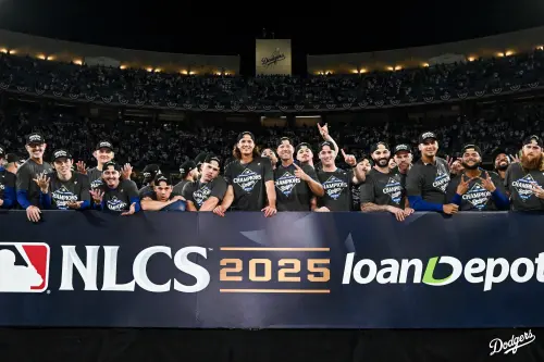 ▲據《ALbat》報導，道奇隊主場洛杉磯道奇體育場第3戰的門票最低要價800美元（約新台幣2.45萬元），而最高價竟高達2萬美元（約新台幣61.4萬元），堪稱天文數字。（圖／取自道奇X）