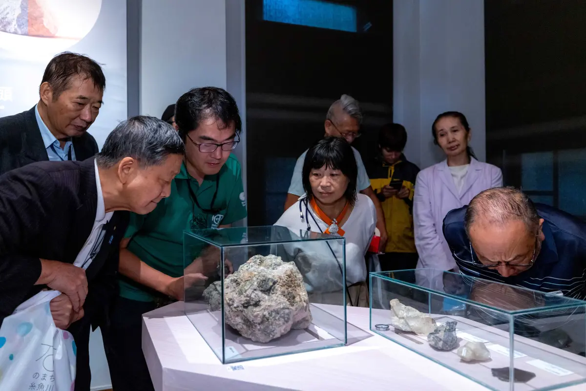 120件國內外珍稀礦石齊聚 黃金博物館「說石話」特展盛大開幕