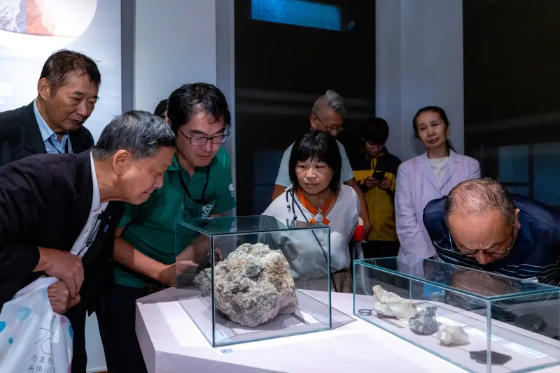 ▲「說石話-石頭的身世與故事」特展展出120件國內外珍貴礦石。（圖／新北市文化局提供）