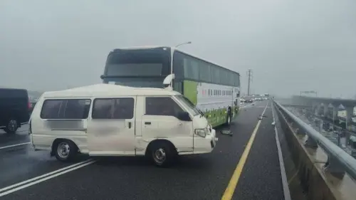 連客運也遭殃了！國1五楊高架3車追撞「整輛打橫車道」後方全塞爆
