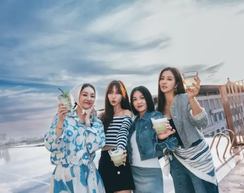 ▲花花（左起）、曾莞婷、苗可麗、周曉涵一起合作實境節目《驚奇旅明星》，開心玩得過癮。（圖／東森綜合台提供）