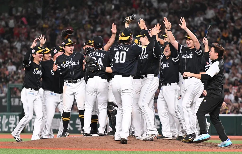 ▲軟銀靠著川瀬晃在5局下敲出的致勝分以及莫內羅7局失1分的優質先發，以2：1力退火腿，在苦吞三連敗後拿下最後一張日本一門票。（圖／美聯社／達志影像）